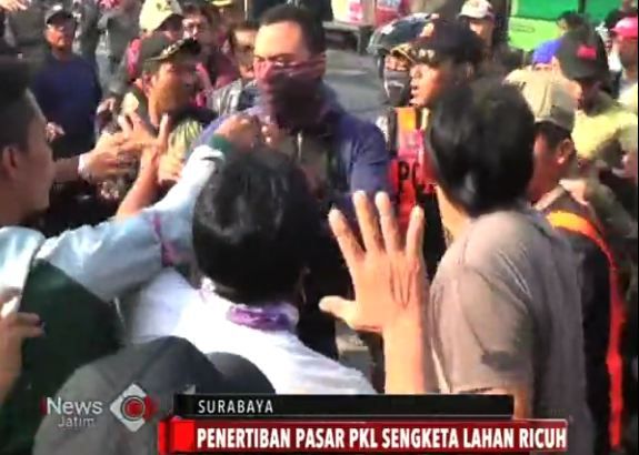 Pemagaran Lapak di Kedurus Berlangsung Ricuh