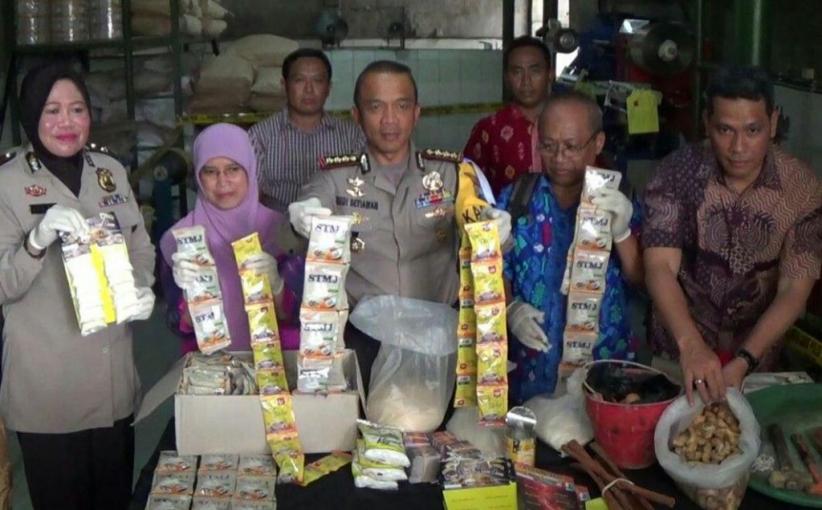 Polisi Gerebek Pabrik STMJ Berbahan Kedaluwarsa di Surabaya