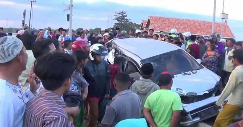 Mati Mesin, Xenia Ditabrak KA Sritanjung di Probolinggo, 2 Kritis