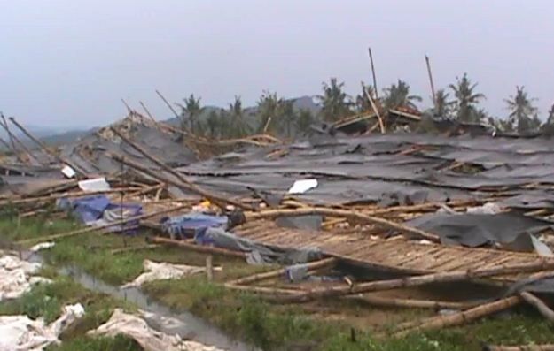 title Puting Beliung Hantam Kandang Ayam dan Rumah Warga di Jember Puting Beliung Hantam Kandang Ayam dan Rumah Warga di Jember