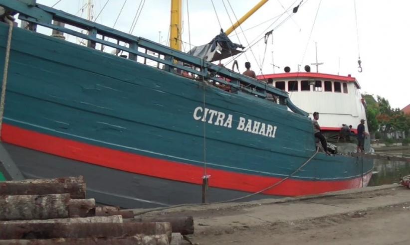 Cuaca Buruk, Puluhan Kapal Tertahan di Pelabuhan Tanjung Perak