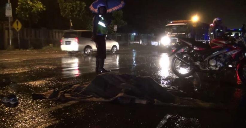 Jatuh karena Jalan Rusak, Pemotor di Jombang Tewas Dilindas Truk