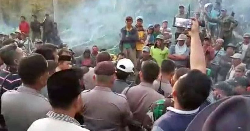 Ratusan Massa Adat Serampas Tangkap 3 Pelaku Perambah Hutan TNKS