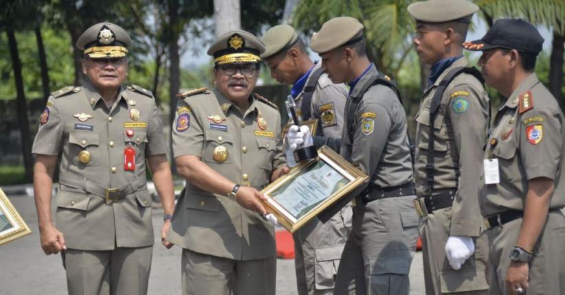 title Soekarwo Minta Satpol PP dan Linmas Jaga Keamanan Pilkada Jatim Soekarwo Minta Satpol PP dan Linmas Jaga Keamanan Pilkada Jatim