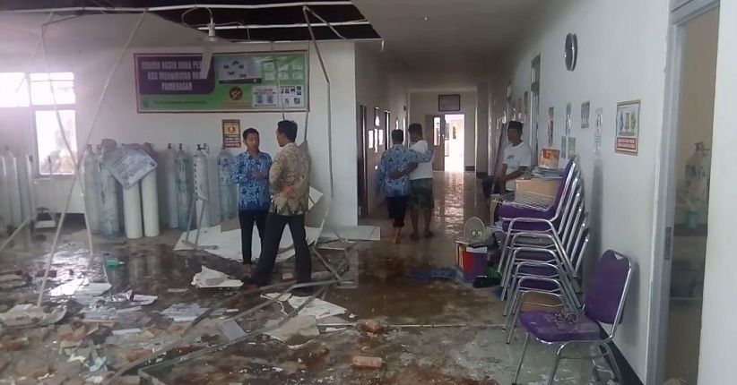 title Atap Rumah Sakit di Pamekasan Ambruk, Perawat Luka Tertimpa Atap Rumah Sakit di Pamekasan Ambruk, Perawat Luka Tertimpa