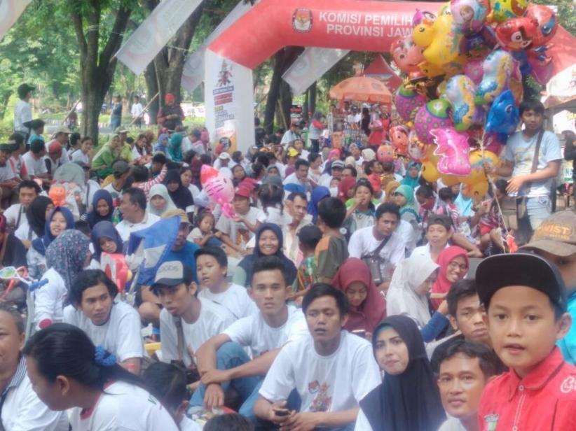 title Ribuan Massa Ikuti Sosialisasi Pilgub Jatim Ribuan Massa Ikuti Sosialisasi Pilgub Jatim