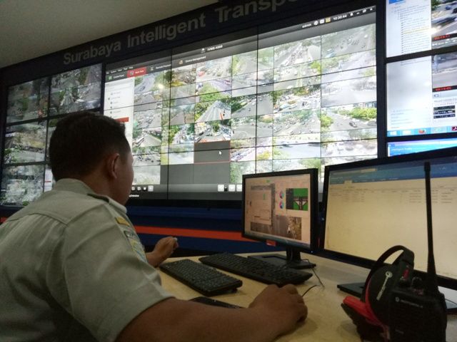 Sore Ini Lalu Lintas Surabaya Padat, Waspadai Macet dan Kecelakaan