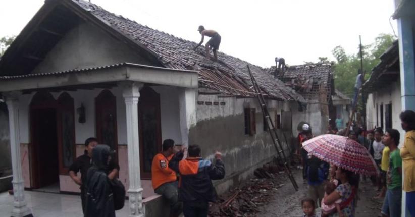 Puting Beliung Terjang 2 Desa di Bojonegoro, Puluhan Rumah Rusak