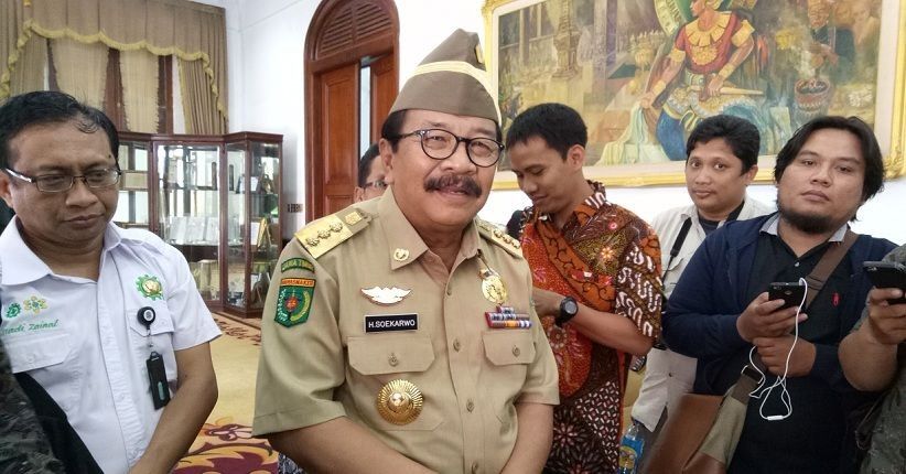 Soekarwo Minta Hipmi Jatim Atasi Impor Bahan Baku