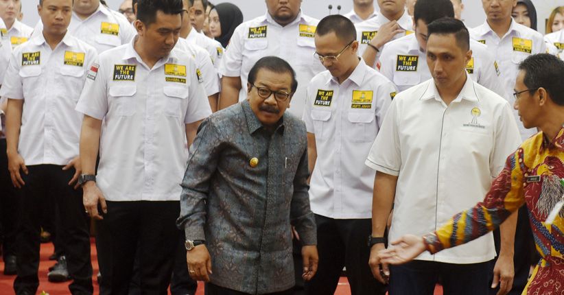 title Suara Pakde Karwo Jadi Penentu Pertarungan Pilgub Jatim 2018 Suara Pakde Karwo Jadi Penentu Pertarungan Pilgub Jatim 2018
