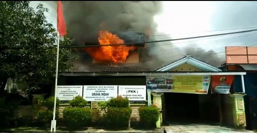Penjaga Malam Mengamuk, Lurah Dibacok dan Kantor Dibakar