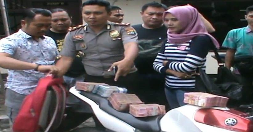 Duel dengan Pelaku, Ibu Muda Ini Gagalkan Perampokan Rp450 Juta 
