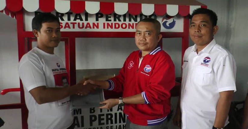 Perindo Berikan Gerobak Gratis kepada PKL di Lampung