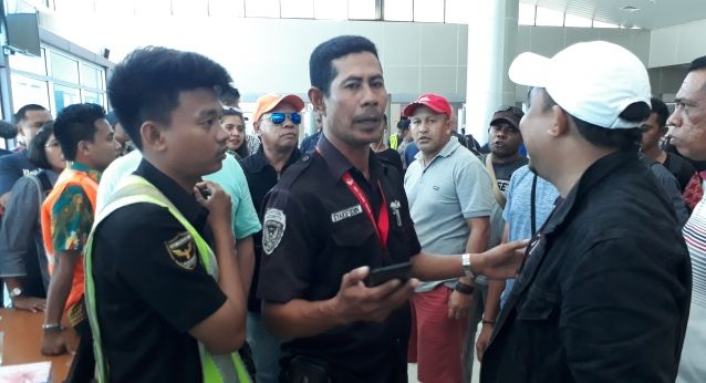 Pesawat Delay, Calon Penumpang Nam Air dan Garuda Mengamuk di Bandara