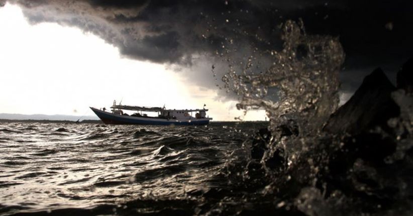 Kapal cepat terbalik di Yapen, 18 penumpang hilang akibat badai