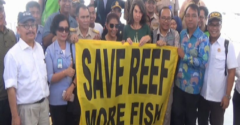 Kunjungi Kapal Rainbow Warrior Milik Greenpeace, Ini Kata Menteri Susi