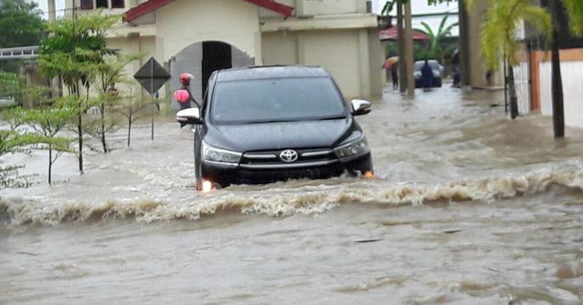 Mamuju Lumpuh Diterjang Banjir Bandang, Ribuan Rumah Terendam, 1 Tewas