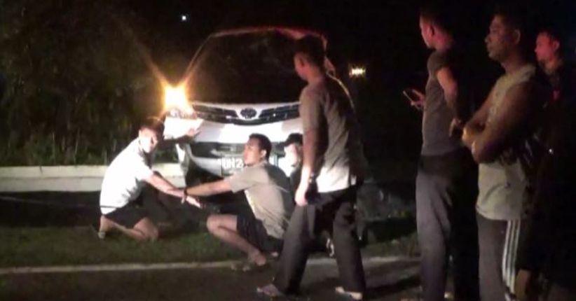 Lihat Penampakan Makhluk Halus, Minibus Hilang Kendali dan Kecelakaan
