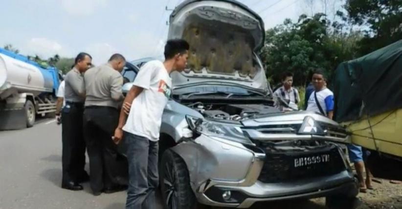 title Pajero Tabrak Motor di Jalur Lintas Sumatera, Ibu dan 3 Anak Luka-Luka Pajero Tabrak Motor di Jalur Lintas Sumatera, Ibu dan 3 Anak Luka-Luka