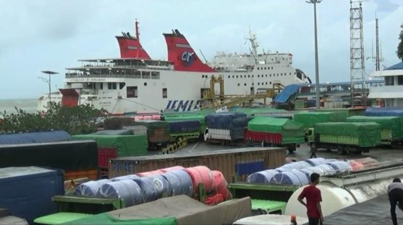 Cuaca Ekstrem, Ribuan Kendaraan Masih Tertahan di Pelabuhan Merak