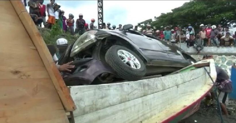 Pengendara Belajar Menyetir, Mobil Avanza Terjun ke Laut Timpa Kapal