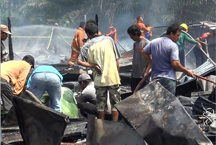 Sembilan Ruko Terbakar di Mamuju Utara, Pedagang dan Warga Panik 
