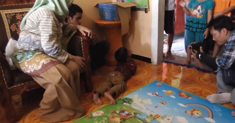 Perilaku Bocah 4 Tahun Ini Aneh setelah Sering Bermain dengan Anjing