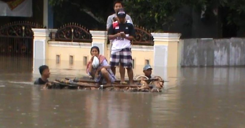 Banjir Setinggi 2 Meter Rendam Puluhan Rumah Warga di Gowa