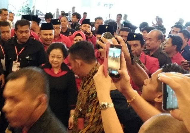 Hadiri Rakerdasus, Megawati Minta Kader PDIP Sulsel Menangkan Pilkada