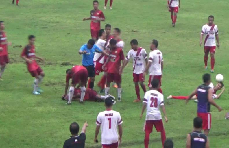 Laga Sepak Bola Antarpolisi Ricuh, Suporter Serang Official