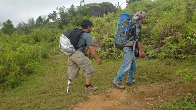 Rayakan Hari Disabilitas, Difabel Mendaki Gunung Sesean Toraja