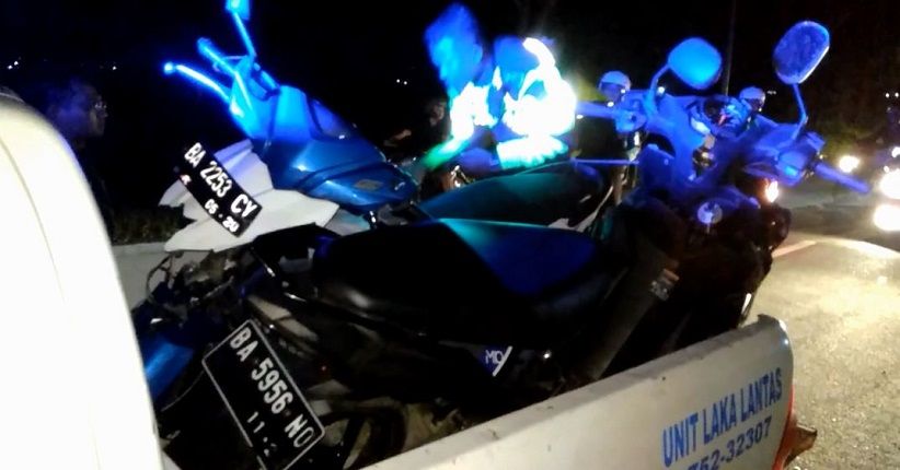 2 Motor Adu Banteng, 1 Tewas Tergilas Mobil dan 2 Luka Berat
