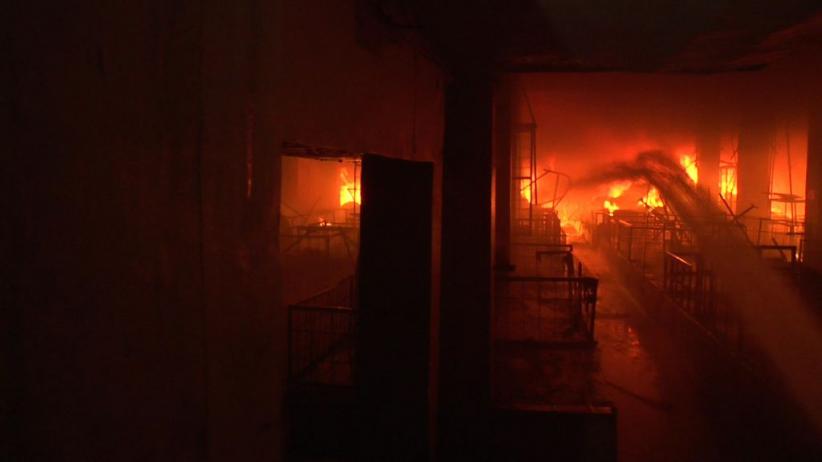 Ratusan Toko di Pasar Grosir Aur Kuning Bukittinggi Ludes Terbakar