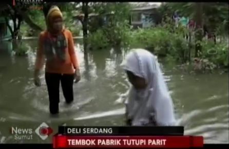 Tembok Pabrik Kelapa Sawit Tutup Drainase, Warga Kebanjiran