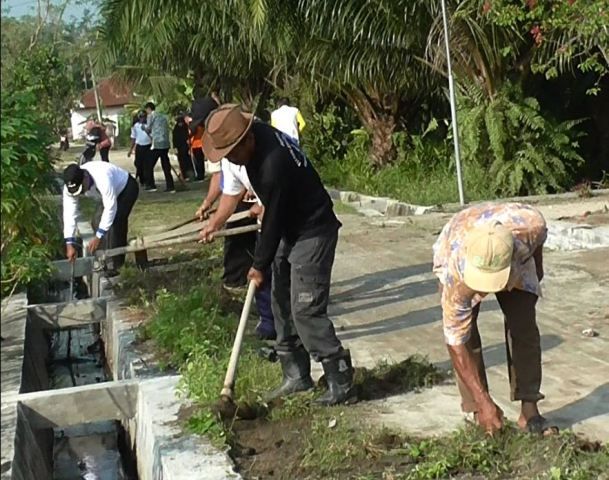 Cegah DBD dan Difteri, Warga Batubara Bersih-bersih Kampung