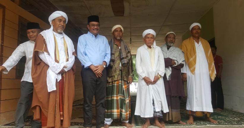 title Kunjungi Majelis Taklim Darussalam, Djarot Minta Doa Restu Kunjungi Majelis Taklim Darussalam, Djarot Minta Doa Restu