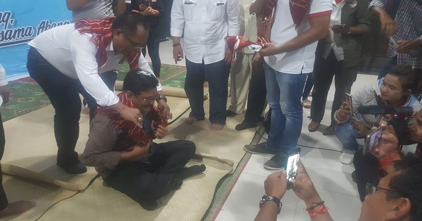title KPU Coret Pencalonan JR Saragih, Djarot Mengaku Simpati KPU Coret Pencalonan JR Saragih, Djarot Mengaku Simpati