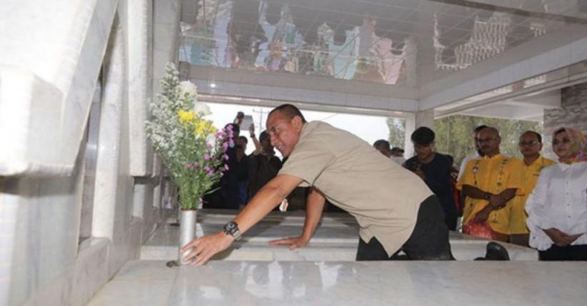 Edy Rahmayadi Ziarahi Makam Djamin Ginting di Kabupaten Karo