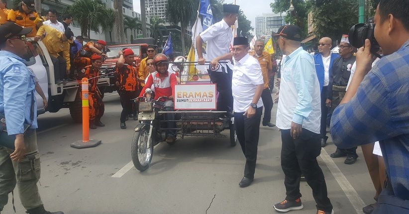 Tumpangi Becak, Edy Rahmayadi-Musa Rajeckshah Mendaftar ke KPU Sumut