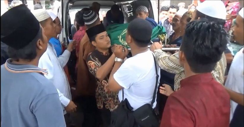 Tangis Keluarga Pecah saat Jenazah Anggi Tiba di Rumah Duka