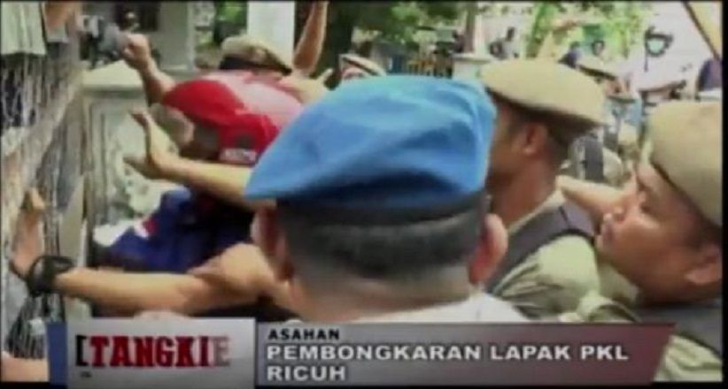 Pembongkaran Lapak PKL di Asahan Ricuh