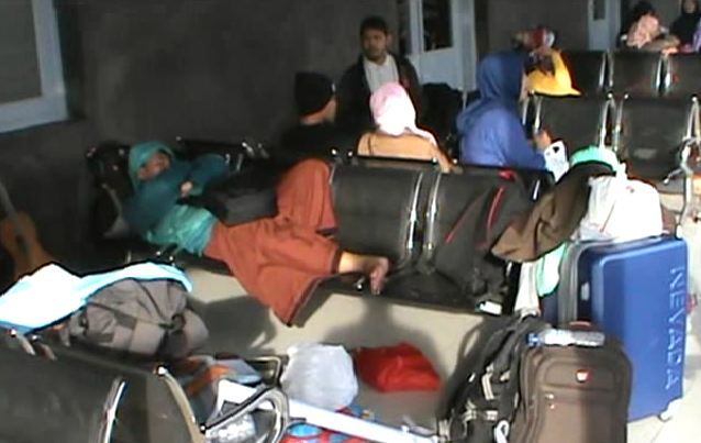 Kereta Telat 10 Jam Lebih, Puluhan Penumpang Menginap Di Stasiun