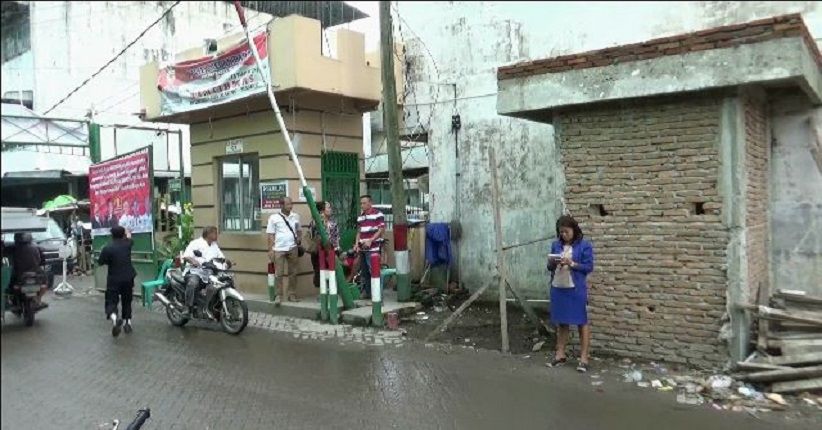 title DPRD Anggap Pemkot Medan Tak Ada Kerjaan Bongkar Toilet di Pos Satpam DPRD Anggap Pemkot Medan Tak Ada Kerjaan Bongkar Toilet di Pos Satpam