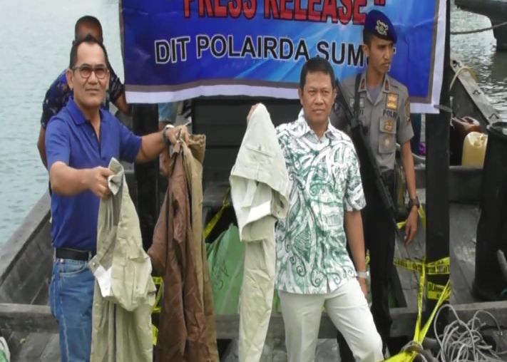 Ditpolair Tangkap Kapal Pengangkut 73 Bal Pakaian Bekas asal Malaysia