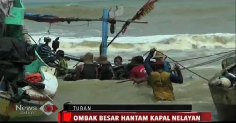 Dihantam Ombak Besar, Kapal Nelayan Nyaris Tenggelam