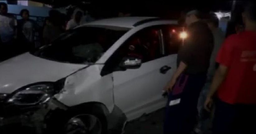 Pengemudi Mabuk Dihajar Massa Usai Tabrak Sepeda Motor