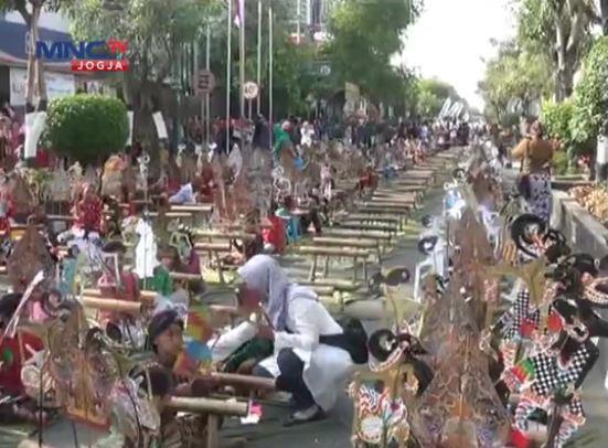 1.000 Dalang Cilik se-DIY Pentas Kolosal di Jalan Margo Utomo 