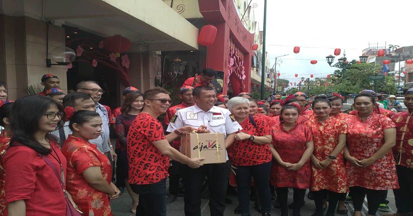 Sambut Imlek dan Bukti Yogya Aman, 1.000 Bakpia Disebar di Malioboro