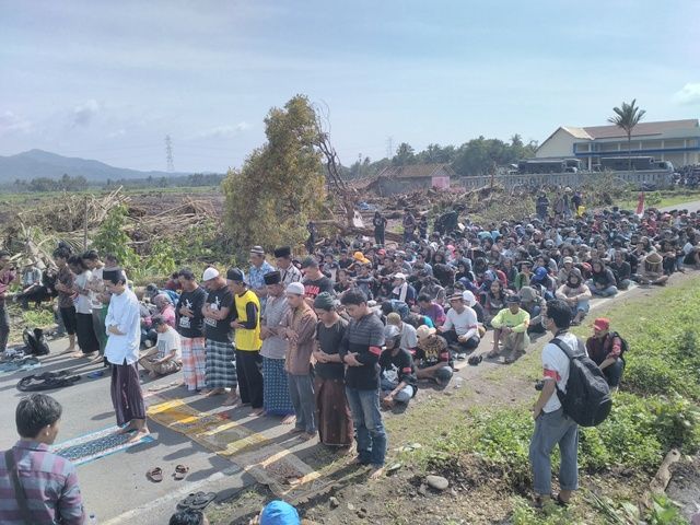 Tolak Bandara Yogya, Warga dan Mahasiswa Istighosah di Jalan Daendels