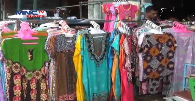 Harga Murah, Batik Malioboro Banyak Diborong Wisatawan 